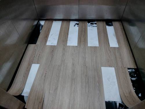板橋金門街鋪塑膠地磚