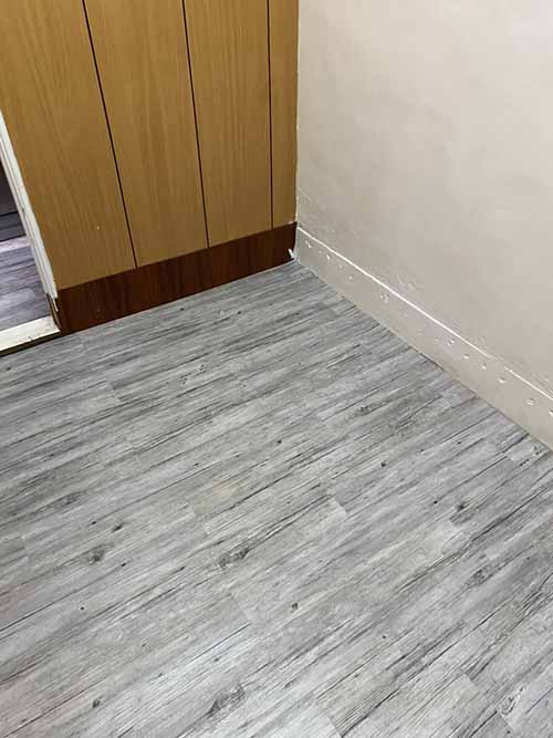 中正區仁愛路一段鋪塑膠地磚