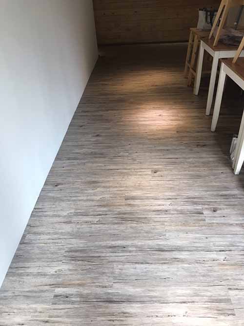 萬華區雙和街鋪塑膠地磚