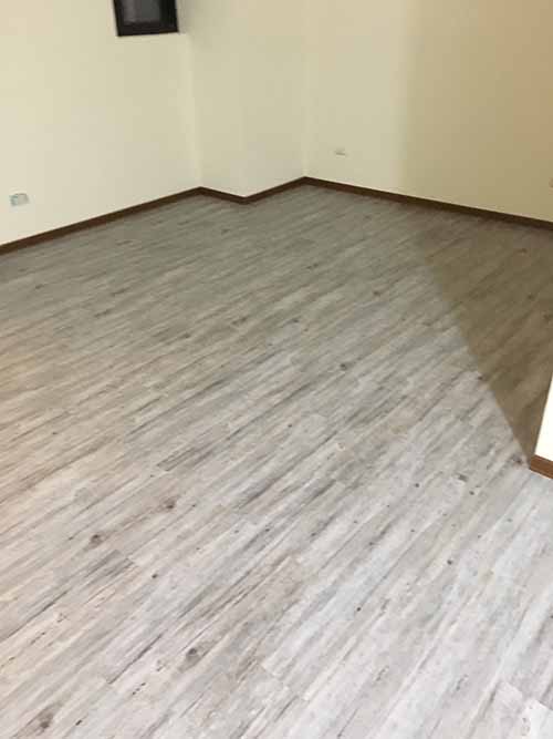 萬華區青年路鋪塑膠地磚