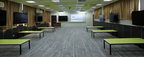 新北市三重區自強路一段鋪塑膠地磚