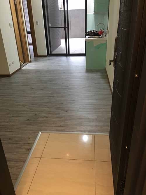 中正區仁愛路一段鋪塑膠地磚