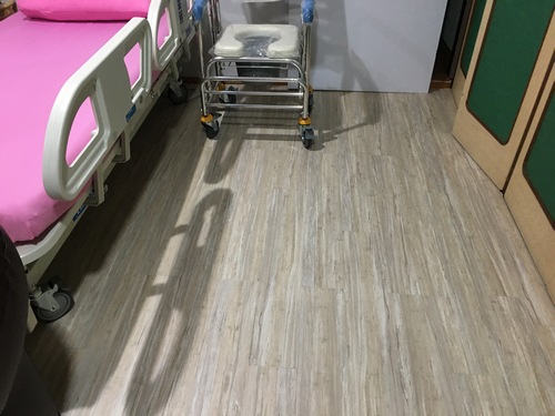 台北市大同區酒泉街鋪塑膠地磚