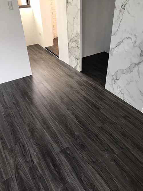 新北市新莊區民安路鋪塑膠地磚