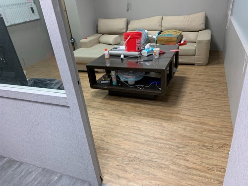 新北市蘆洲區長安街鋪塑膠地磚