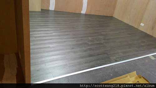 台北中和區板南路鋪塑膠地磚