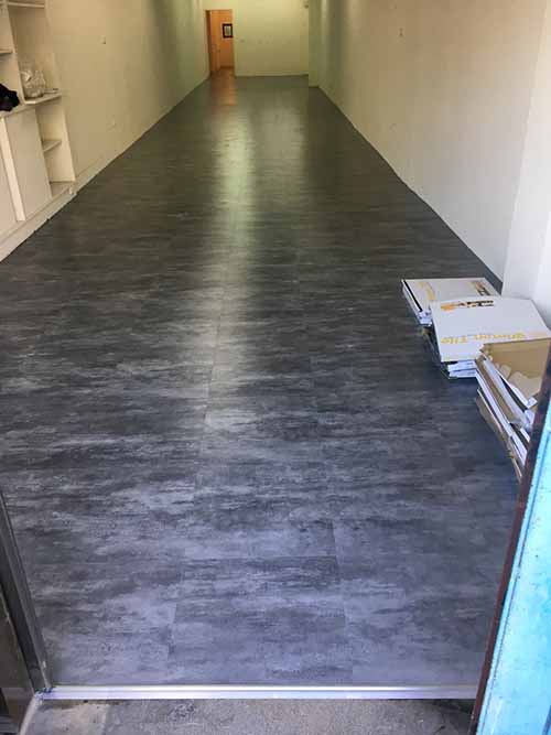 台北市萬華區西藏路鋪塑膠地磚