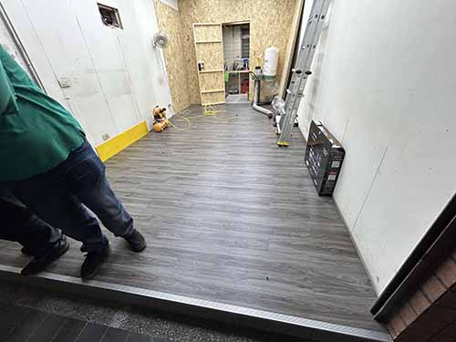 新北市永和區國光路鋪塑膠地磚