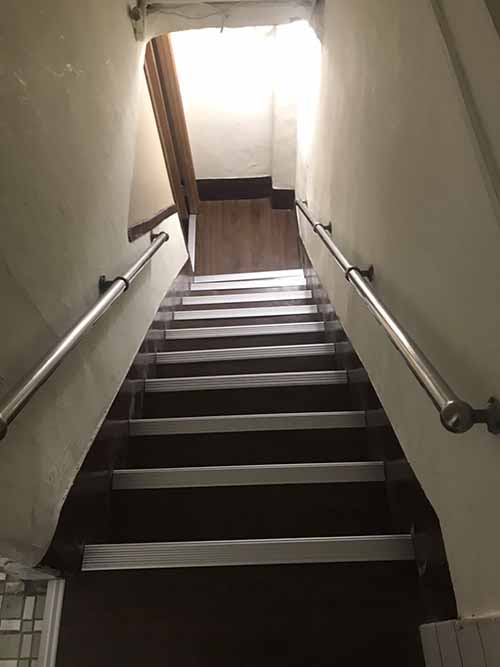 台北市中山區北安路鋪塑膠地磚