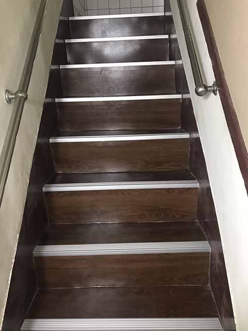 台北市松山區民生東路四段鋪塑膠地磚