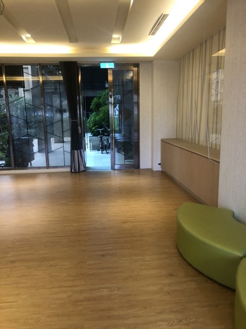 淡水區濱海路一段文化街鋪塑膠地磚