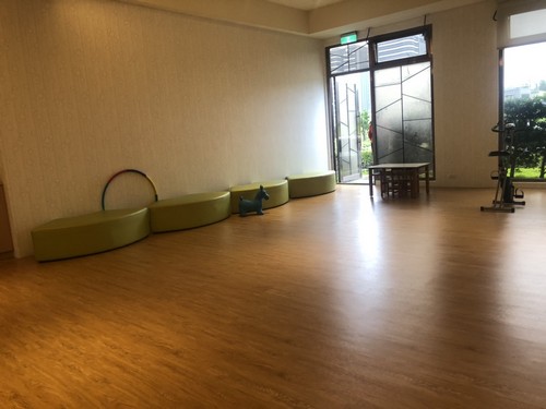 淡水區濱海路一段文化街鋪塑膠地磚