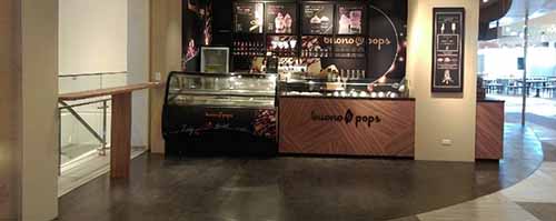 新店區中正路鋪塑膠地磚