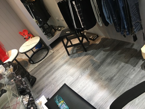 中和和平街鋪塑膠地磚