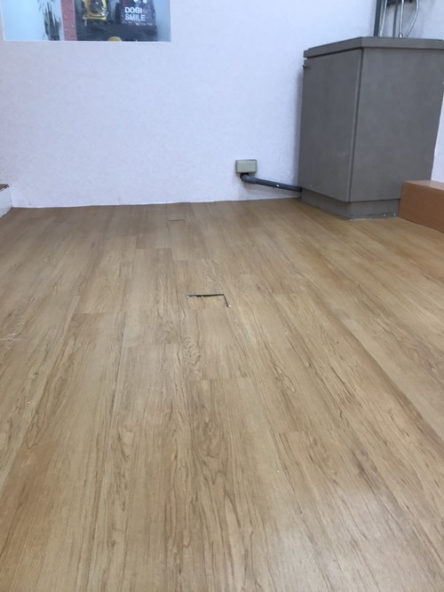 台北市信義區信安街鋪塑膠地磚