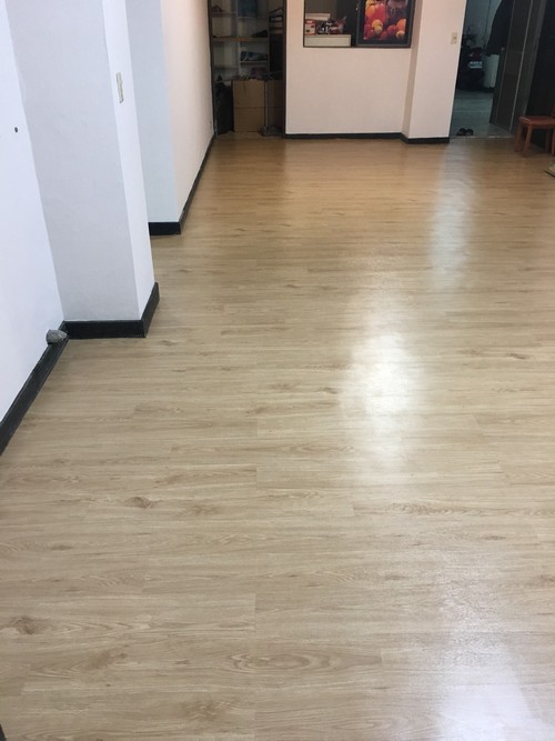 內湖康寧路一段鋪塑膠地磚