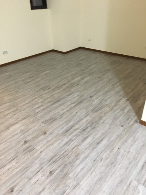 台北市萬華區東園街鋪塑膠地磚
