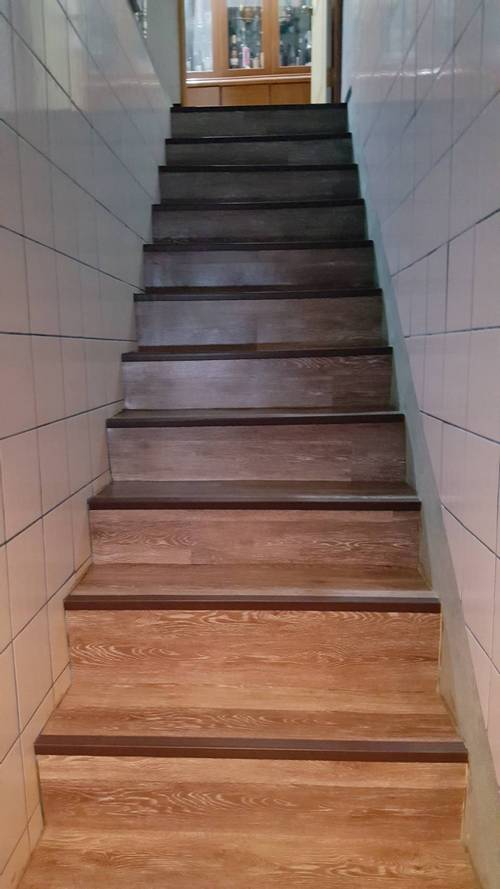 汐止區大同路鋪塑膠地磚