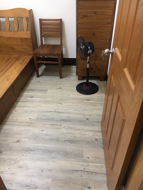 板橋福德街鋪塑膠地磚