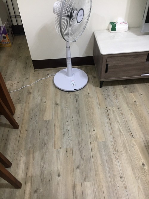 板橋福德街鋪塑膠地磚