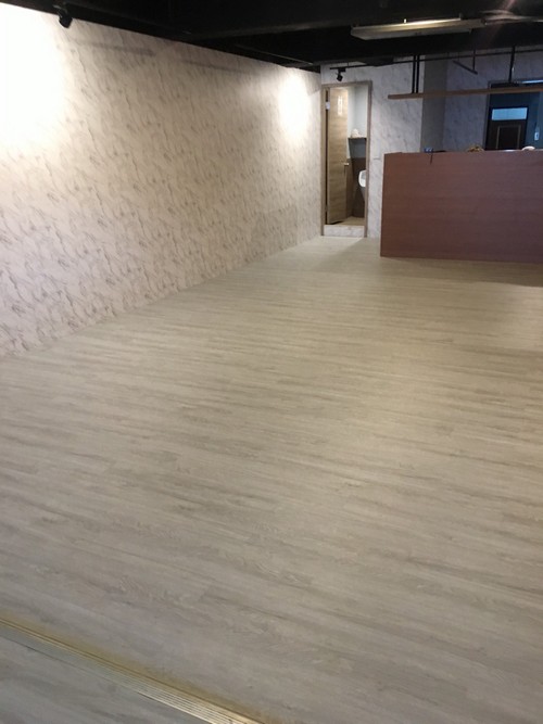 淡水水源路二段鋪塑膠地磚