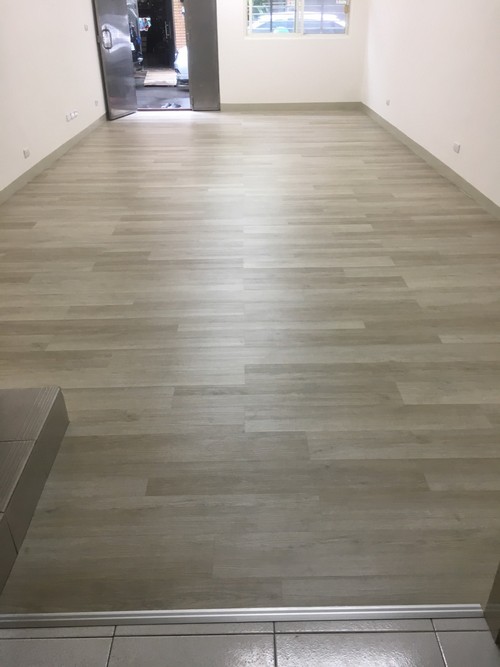 新北市板橋區漢生東路鋪塑膠地磚