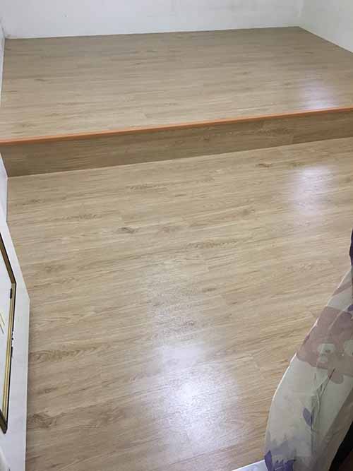 新店區國校路鋪塑膠地磚