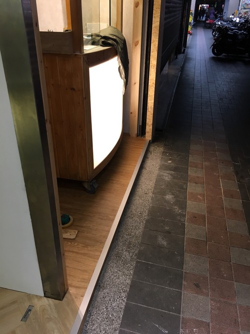 新莊區建安街鋪塑膠地磚