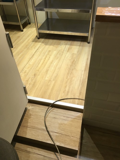 新莊區建安街鋪塑膠地磚