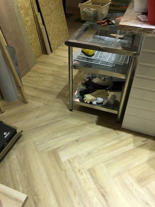 新莊區建安街鋪塑膠地磚