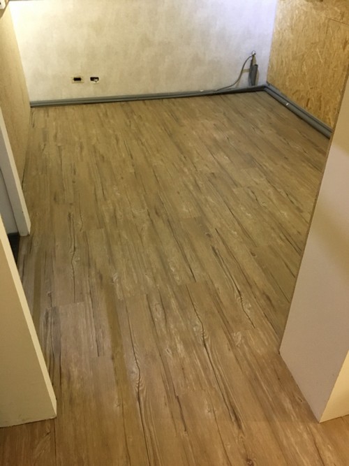新莊區建安街鋪塑膠地磚