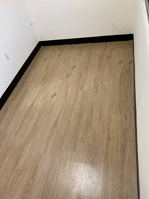 新中街16巷鋪塑膠地磚